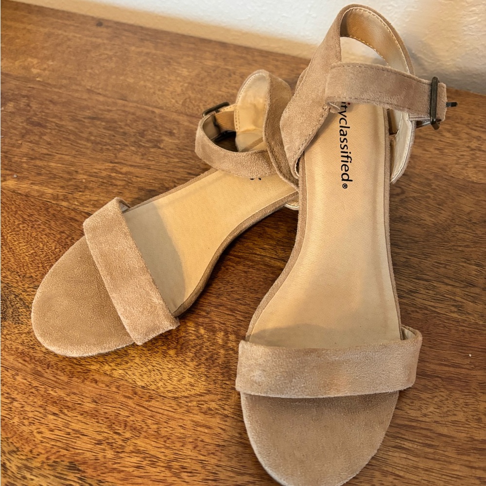 Cityclassified Women's Tan Sandals
